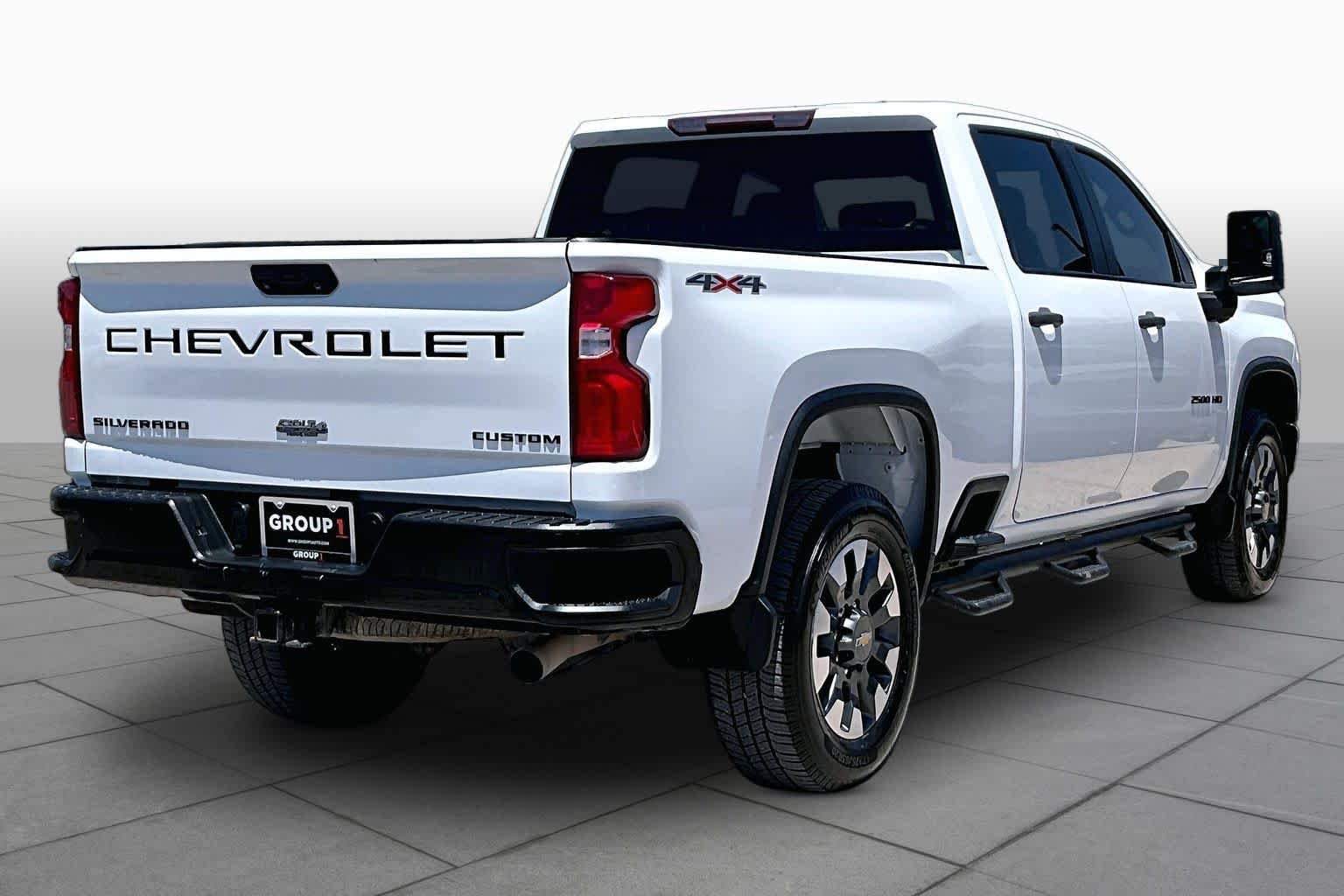 Used 2021 Summit White Chevrolet Custom image 13