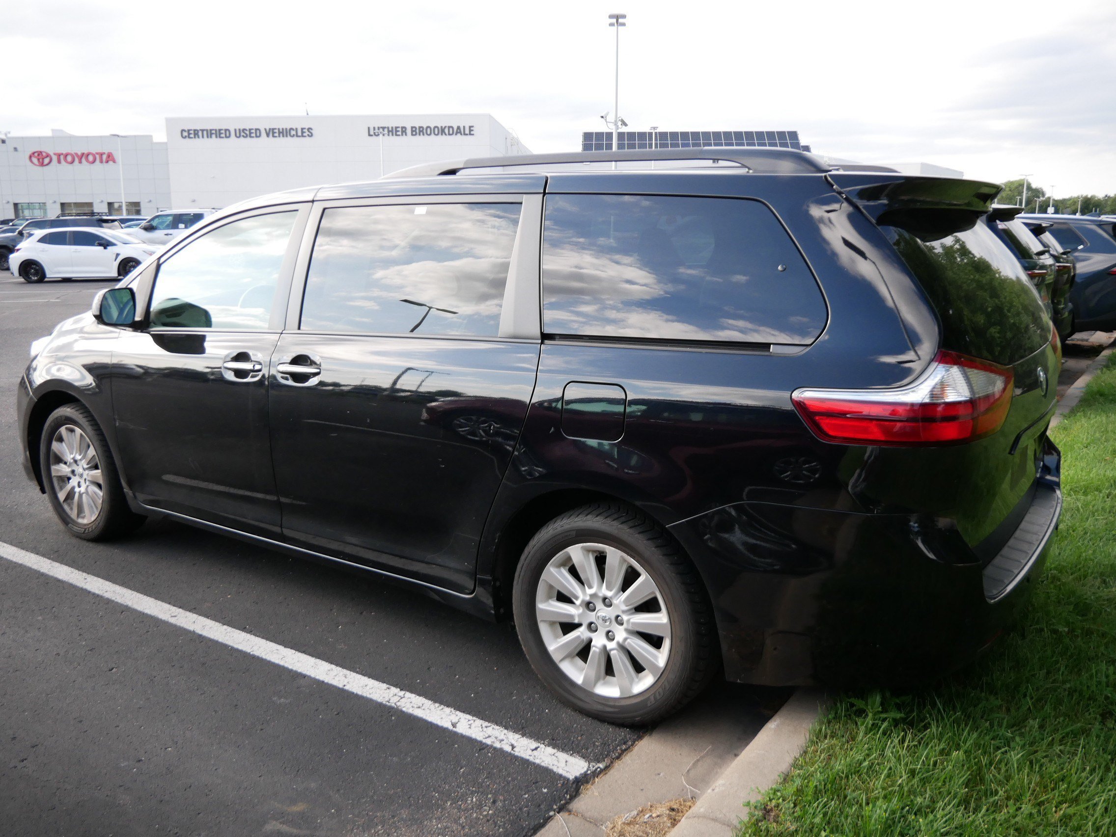 Used 2015 Attitude Black Toyota XLE Premium image 3