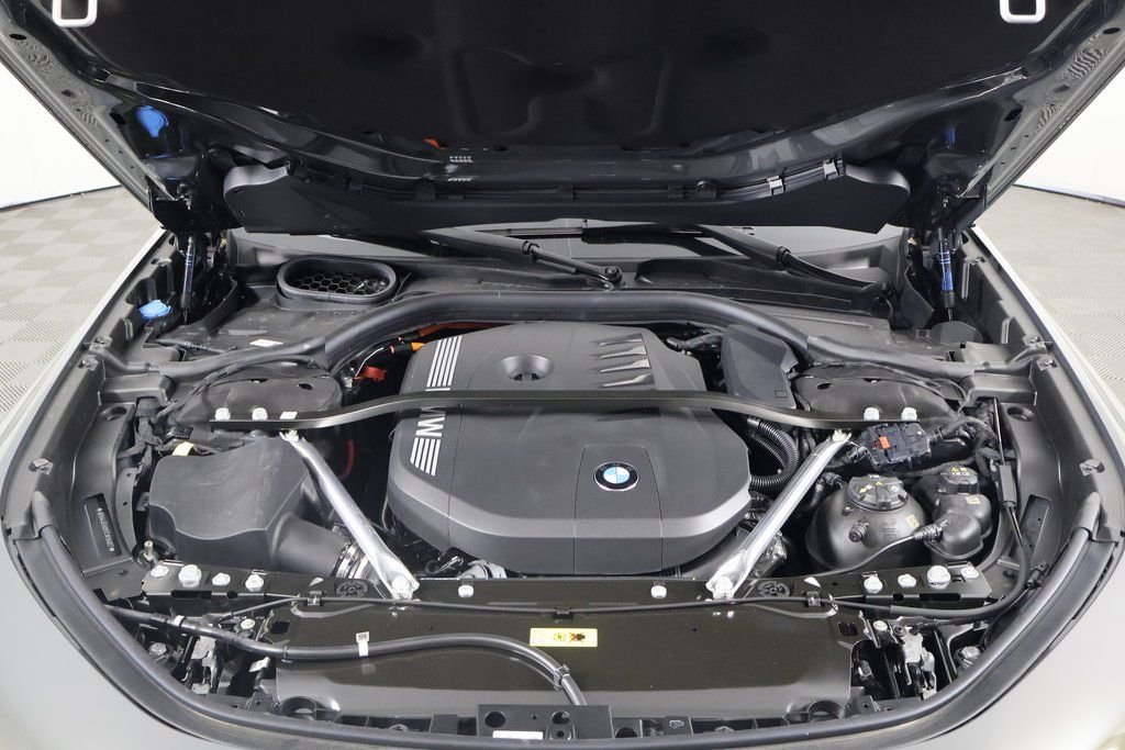 2026 BMW 7 Series 750e - Photo 9