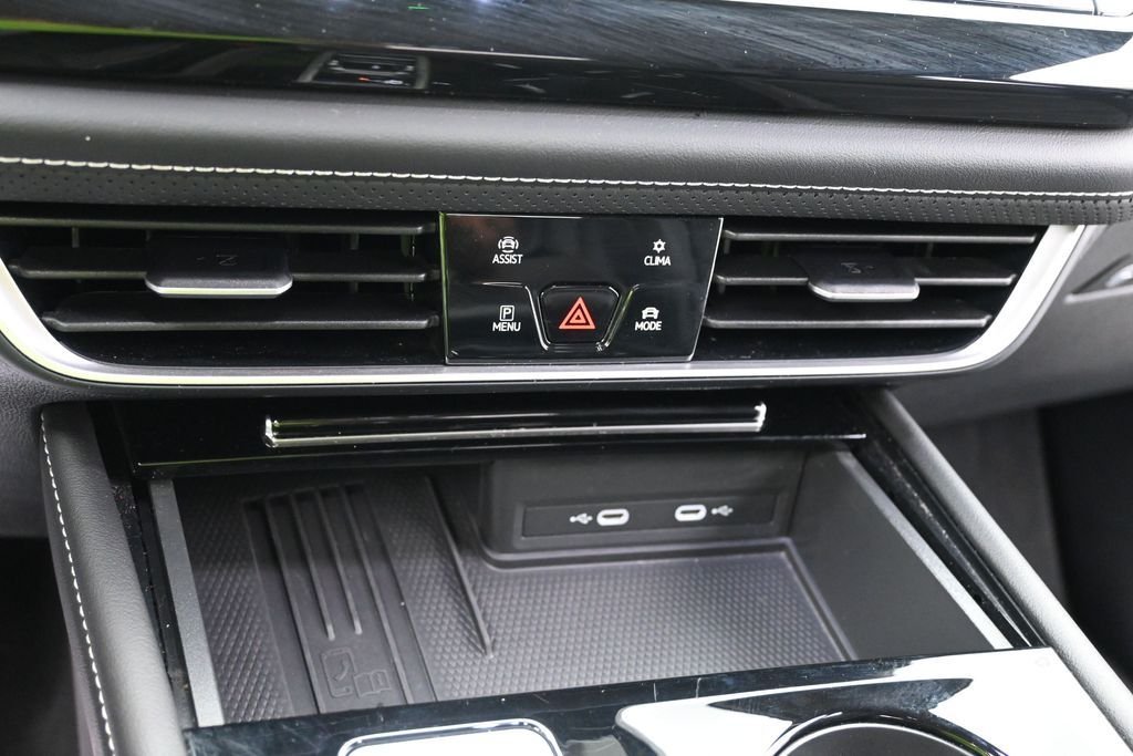 Used 2026  Volkswagen SE w/Technology image 11