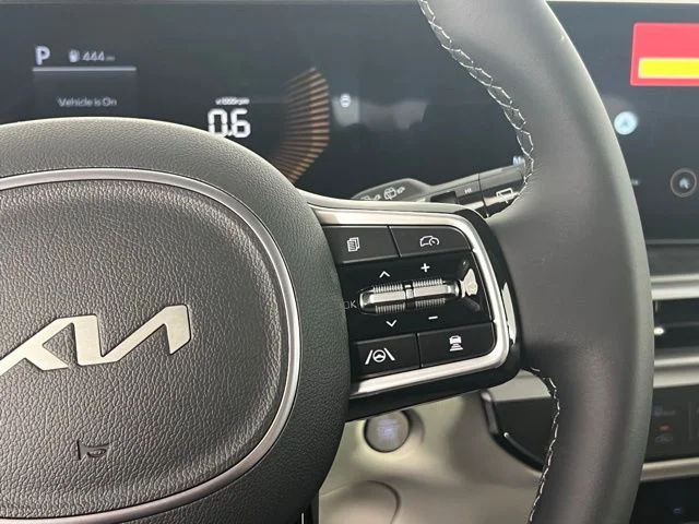 2025 Kia Sorento S - Photo 13