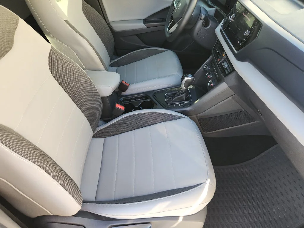 Used 2022 Pure White Volkswagen SE image 16