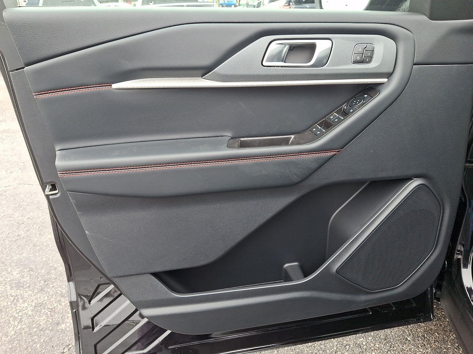 New 2026 Agate Black Metallic Ford ST-Line image 10
