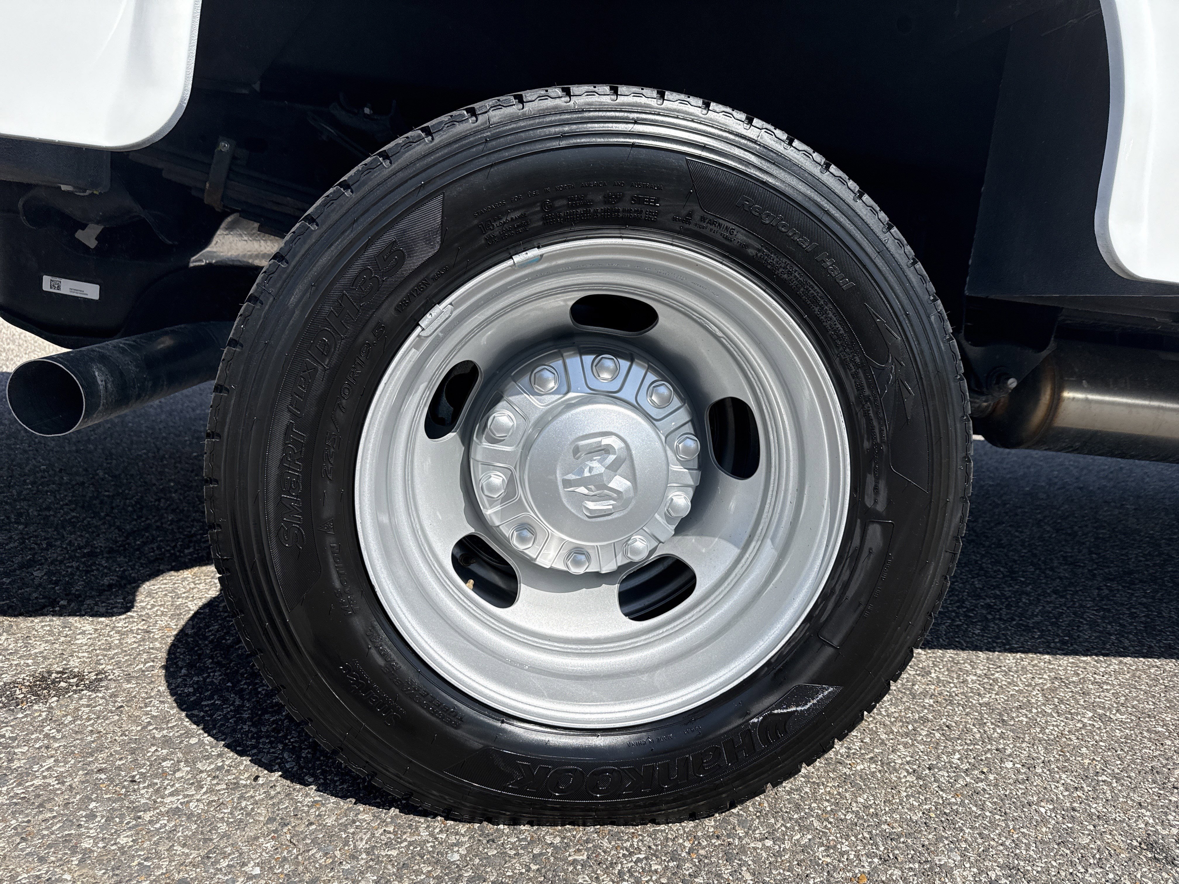 New 2026 Bright White Clear-Coat Exterior Paint RAM Tradesman image 7