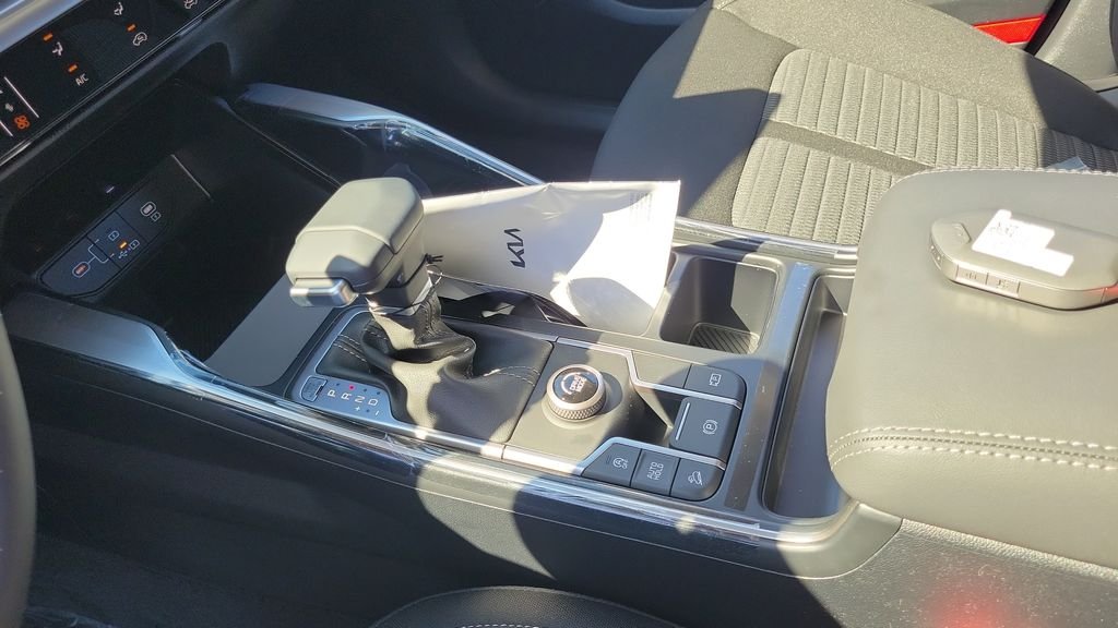 2026 Kia Sorento LX - Photo 18