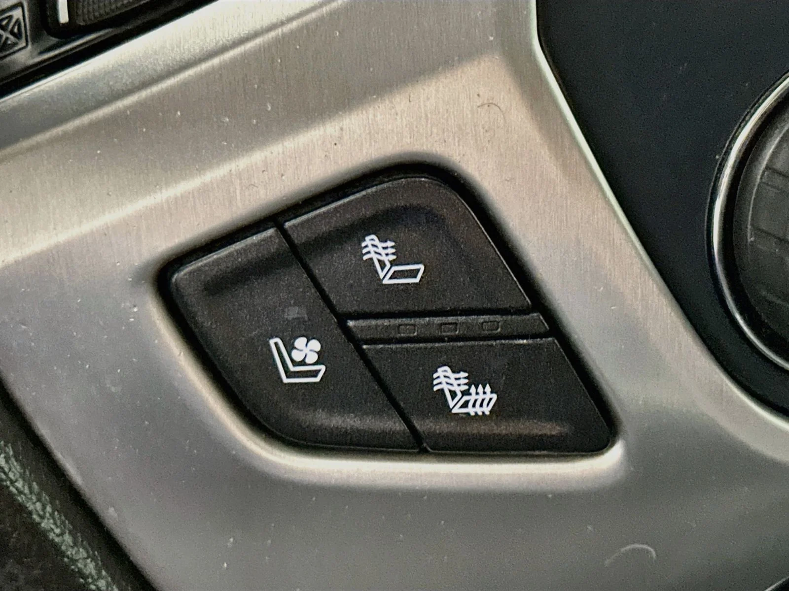 Used 2018 Quicksilver Metallic GMC SLT image 21