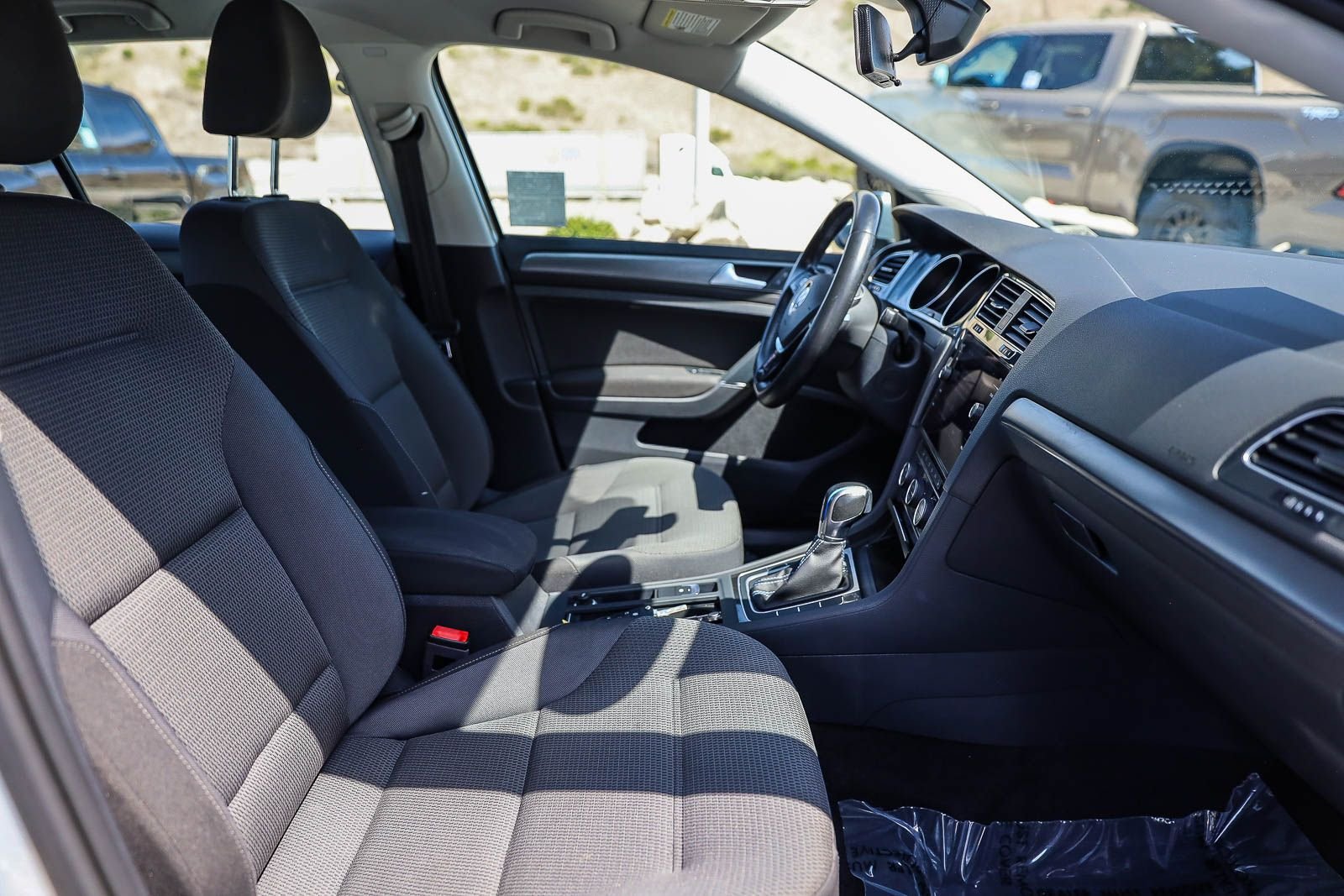 Used 2019 Reflex Silver Metallic Volkswagen SE image 18
