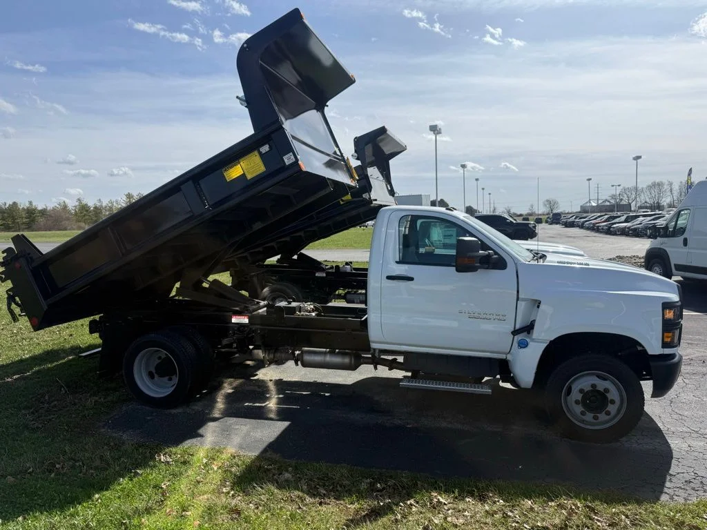 Used 2022 White Chevrolet DUMP image 2