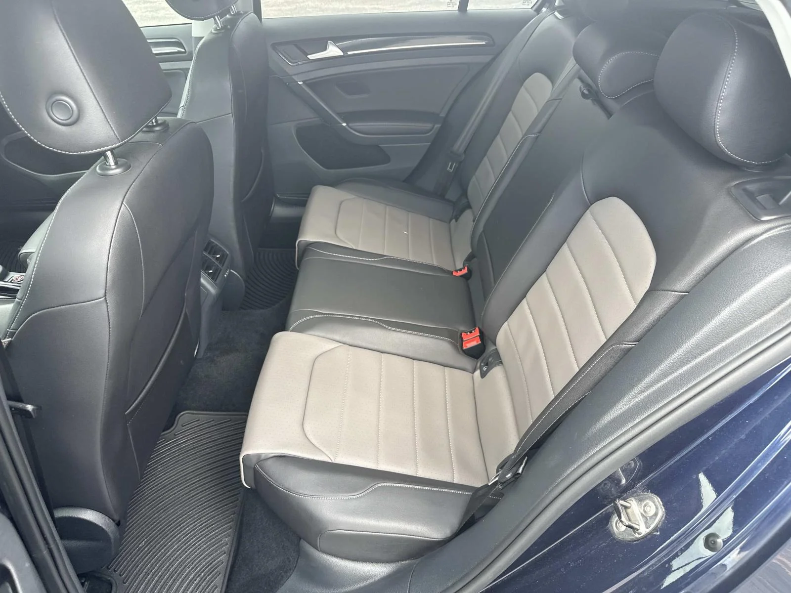 Used 2015 Blue Volkswagen 4dr HB Auto TSI S w/Sunroof image 11