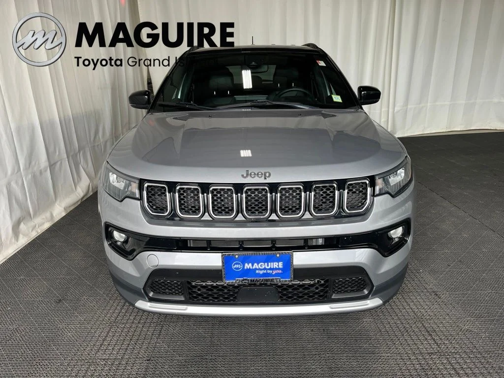 Used 2023 Silver Jeep Limited image 33