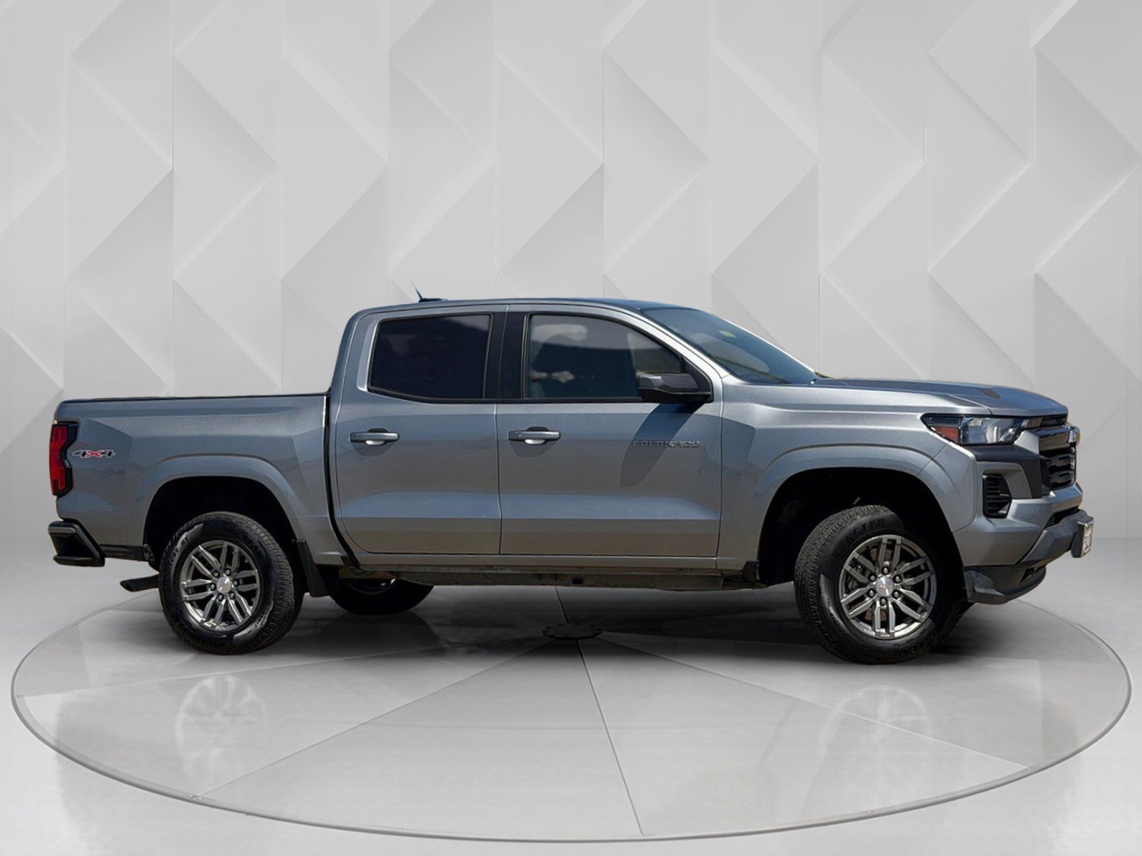Used 2024 Sterling Gray Metallic Chevrolet 4WD LT image 7