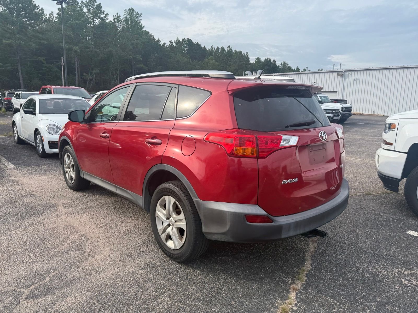 Used 2015 Red Toyota LE image 5