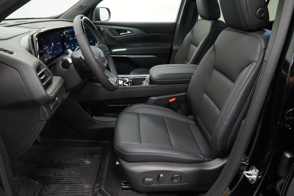 New 2027 Mosaic Black Metallic Chevrolet LT image 7