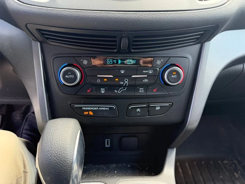 Used 2018 Silver Ford SE image 11