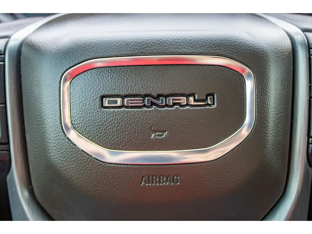Used 2021 White Frost Tricoat GMC Denali image 40