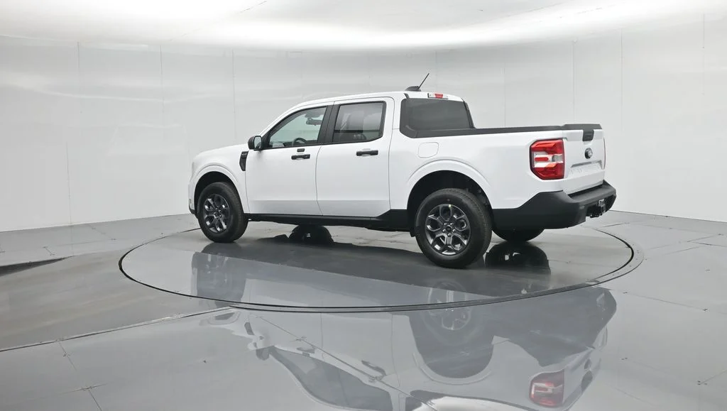 New 2026 Oxford White Ford XLT image 6