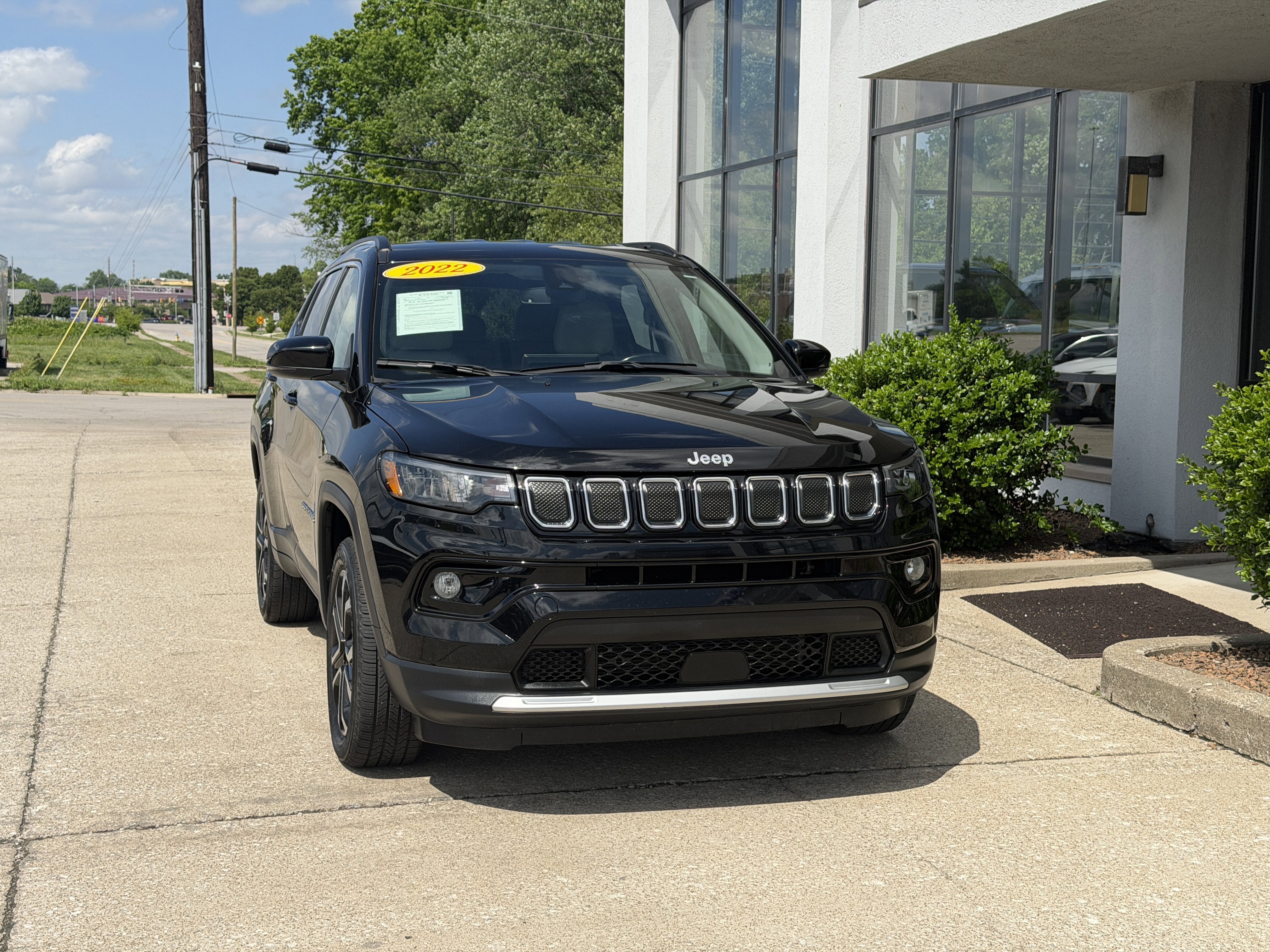 Used 2022 Diamond Black Crystal Pearlcoat Jeep Limited image 19