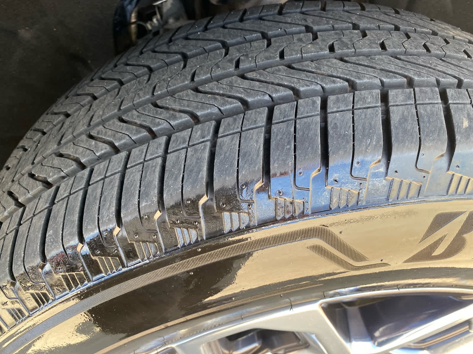 Used 2025 White Frost Tricoat GMC SLT image 31