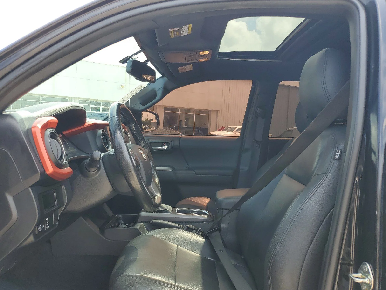 Used 2016  Toyota  image 16
