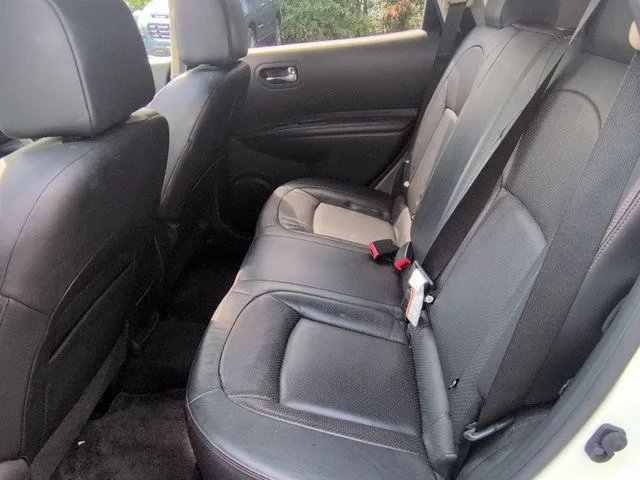 Used 2013 White Nissan SL image 24