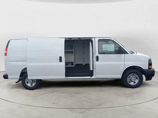 New 2025 Summit White Chevrolet WT image 6