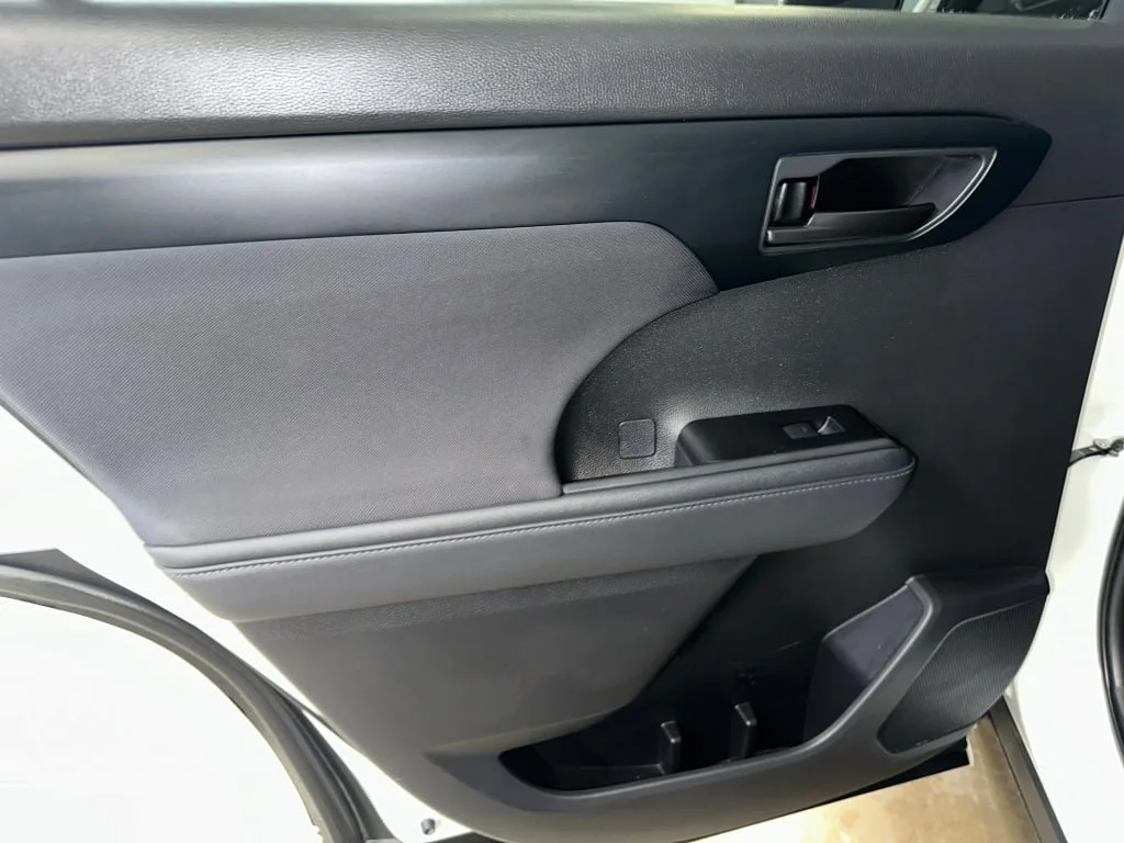 Used 2023 Wind Chill Pearl Toyota L image 15