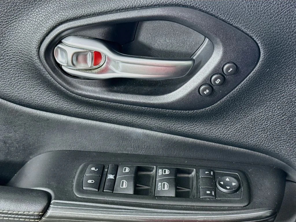 Used 2014 Gray Jeep Limited image 21