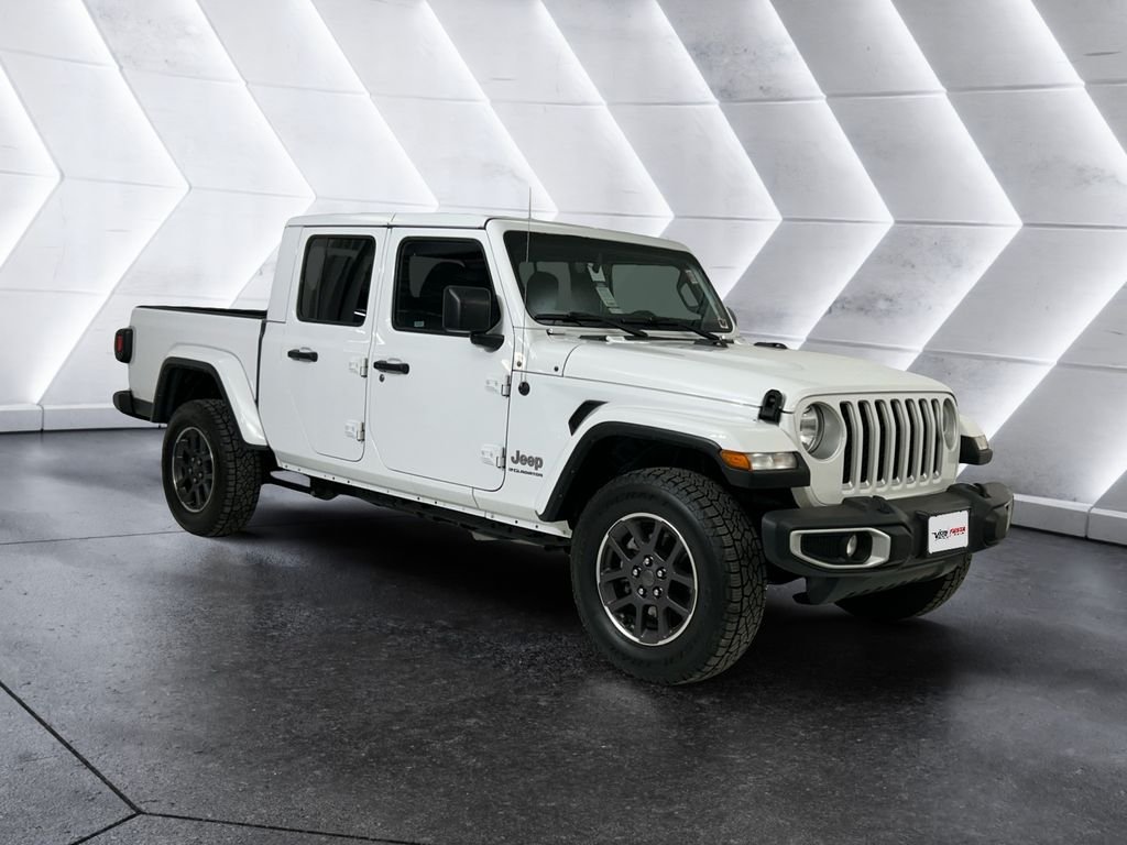 Used 2023 White/off-white Jeep Overland image 1