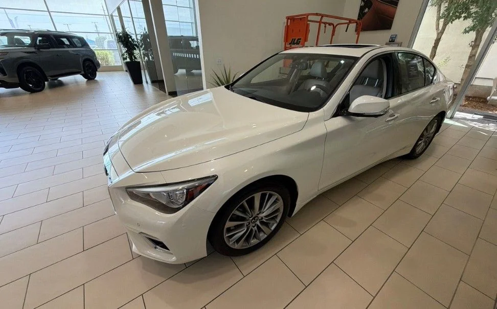 Used 2024 White INFINITI LUXE image 1