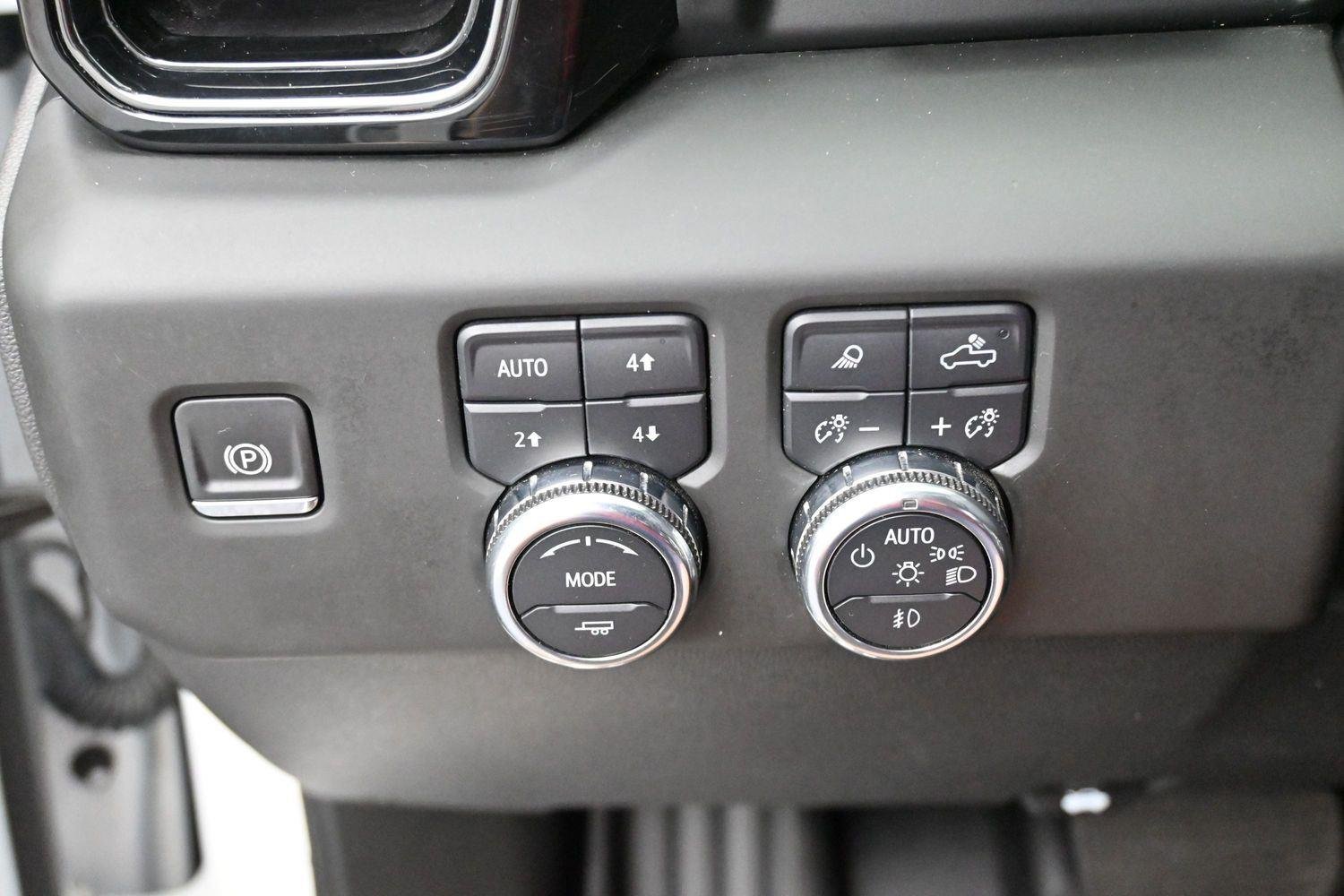 Used 2025 Summit White GMC AT4 image 20