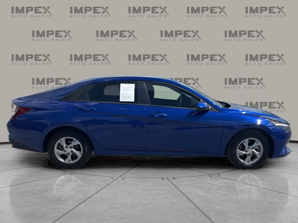 Used 2023 Blue Hyundai SE image 3