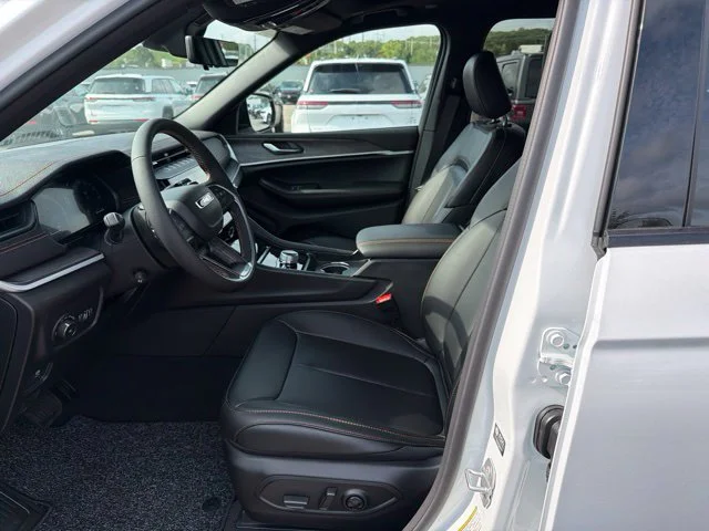 New 2026 White Jeep  image 13