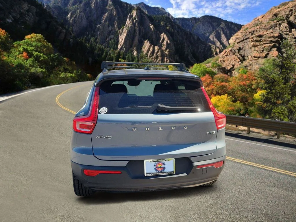 Used 2021 Gray Volvo R-Design image 4