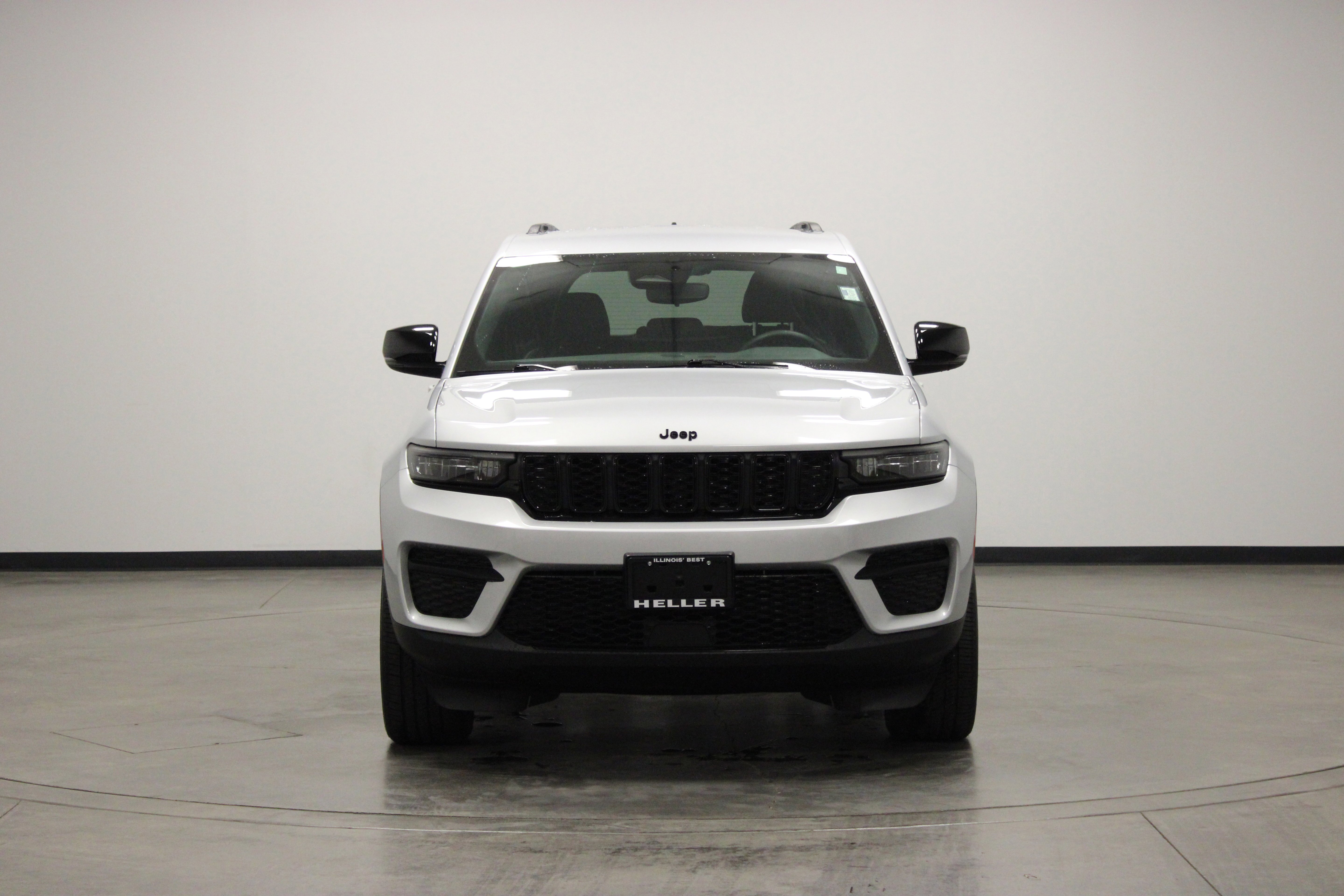 Used 2023 Silver Zynith Jeep Altitude X image 3