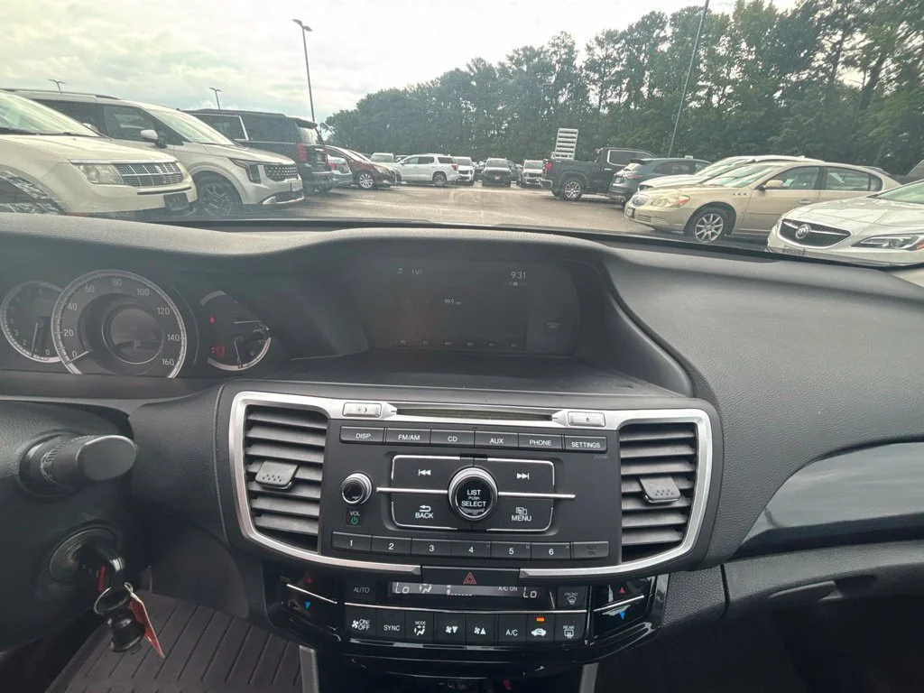 Used 2017 Silver Honda LX image 13