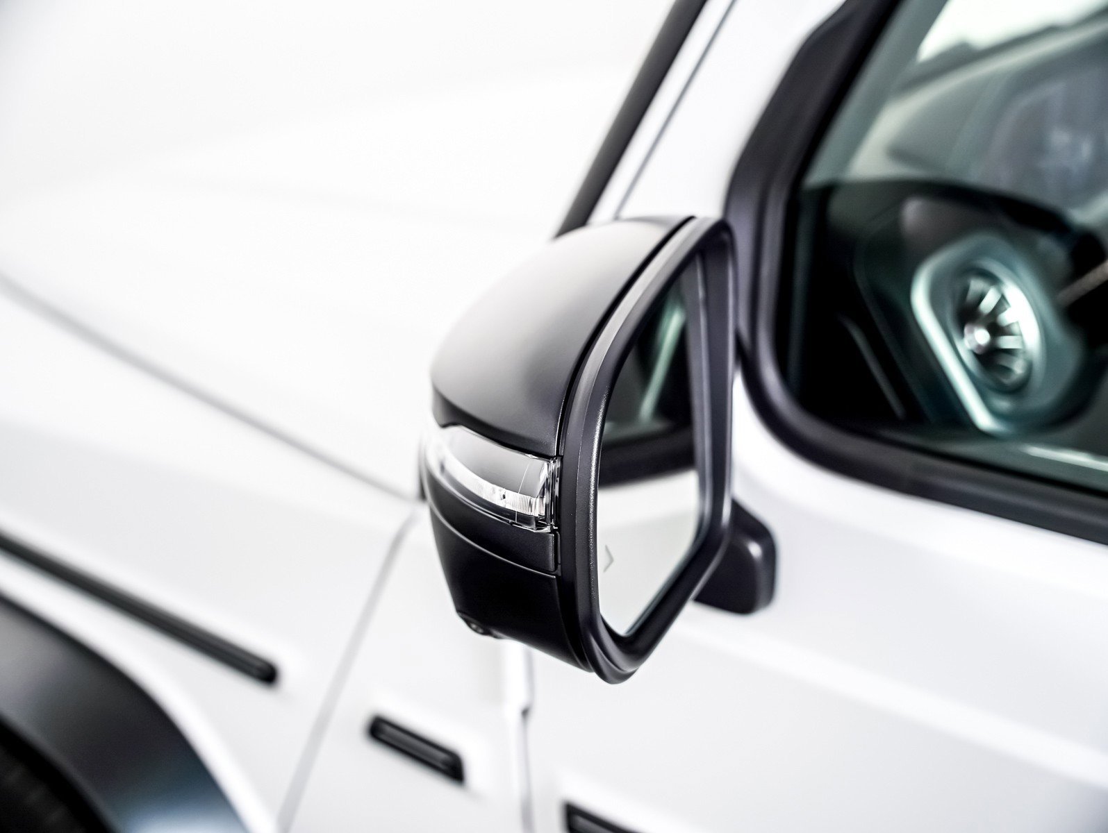 New 2026 MANUFAKTUR Moonlight White Magno Mercedes-Benz G 550 image 21