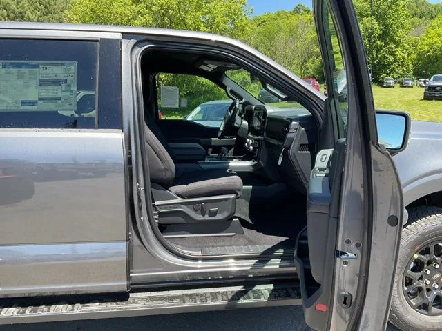 New 2026 Carbonized Gray Metallic Ford XLT image 92
