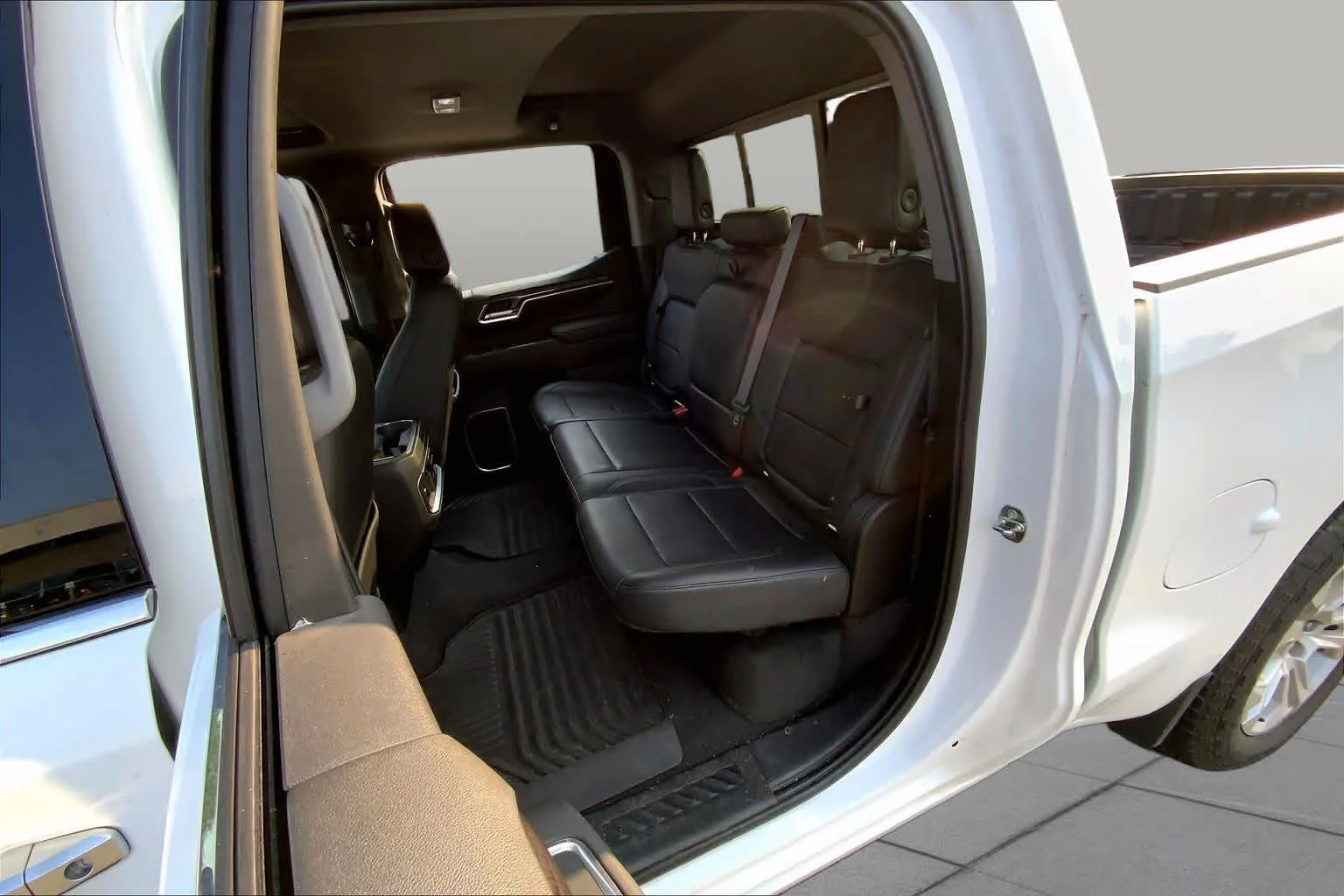 Used 2022 Summit White Chevrolet LTZ image 21