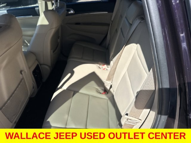 Used 2020  Jeep Limited image 15
