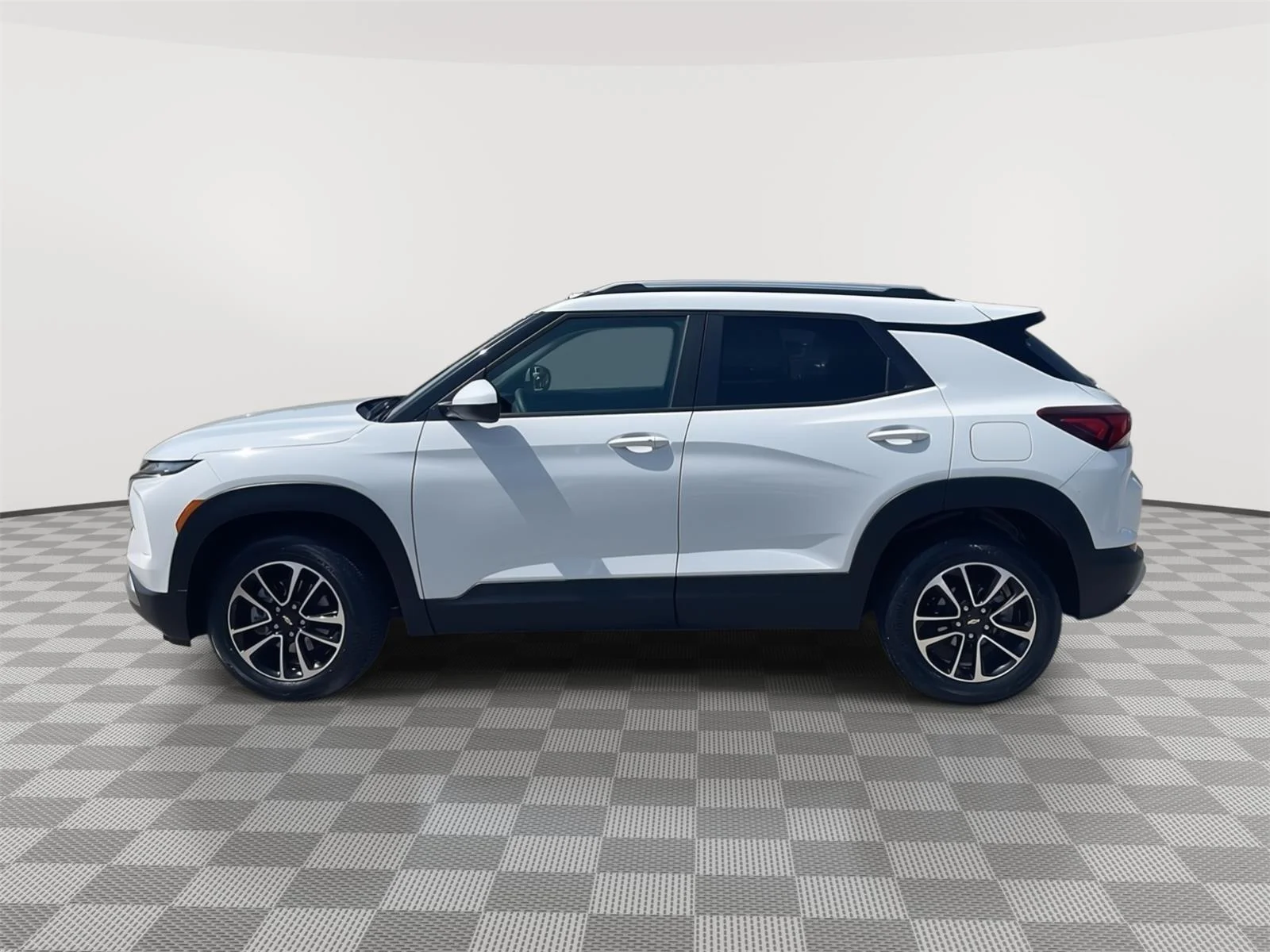 Used 2025 Summit White Chevrolet LT image 8