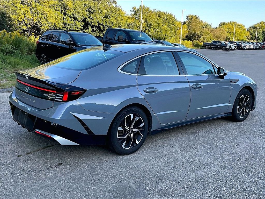Used 2025 Blue Hyundai SEL image 6