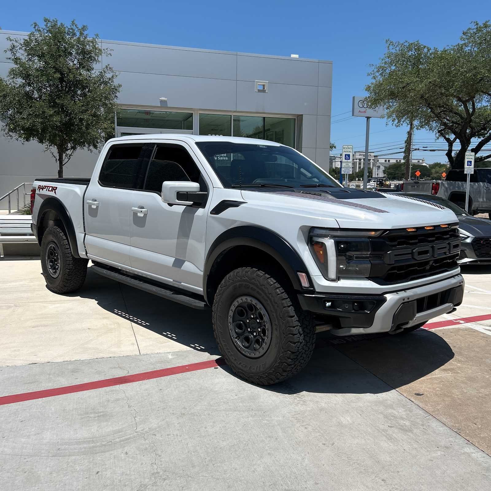 2025 Ford F-150 Raptor 4x4 SuperCrew 5-1/2 Box's photo