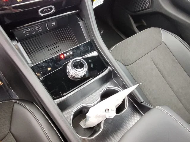 New 2026 Bright White Clear-Coat Exterior Paint Jeep Altitude image 25