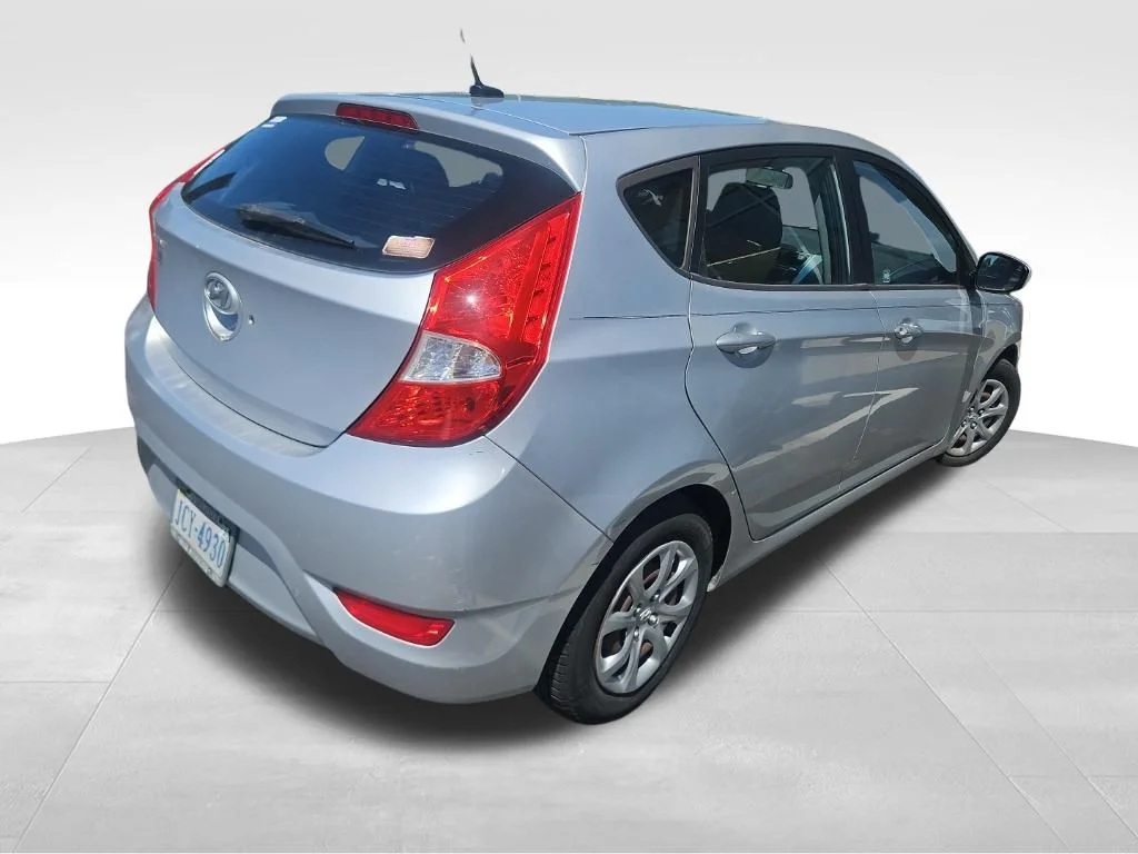 Used 2014 Silver Hyundai GS image 9