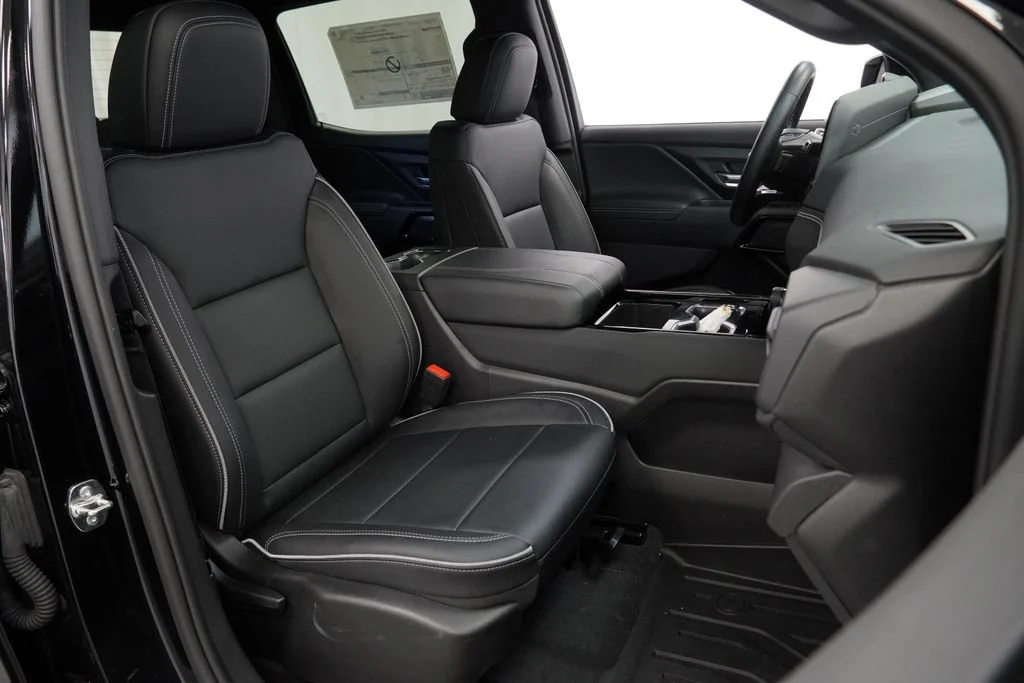 New 2026 Black Chevrolet LT - Extended Range image 26