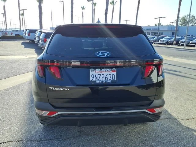 Used 2024 Black Hyundai SE image 4