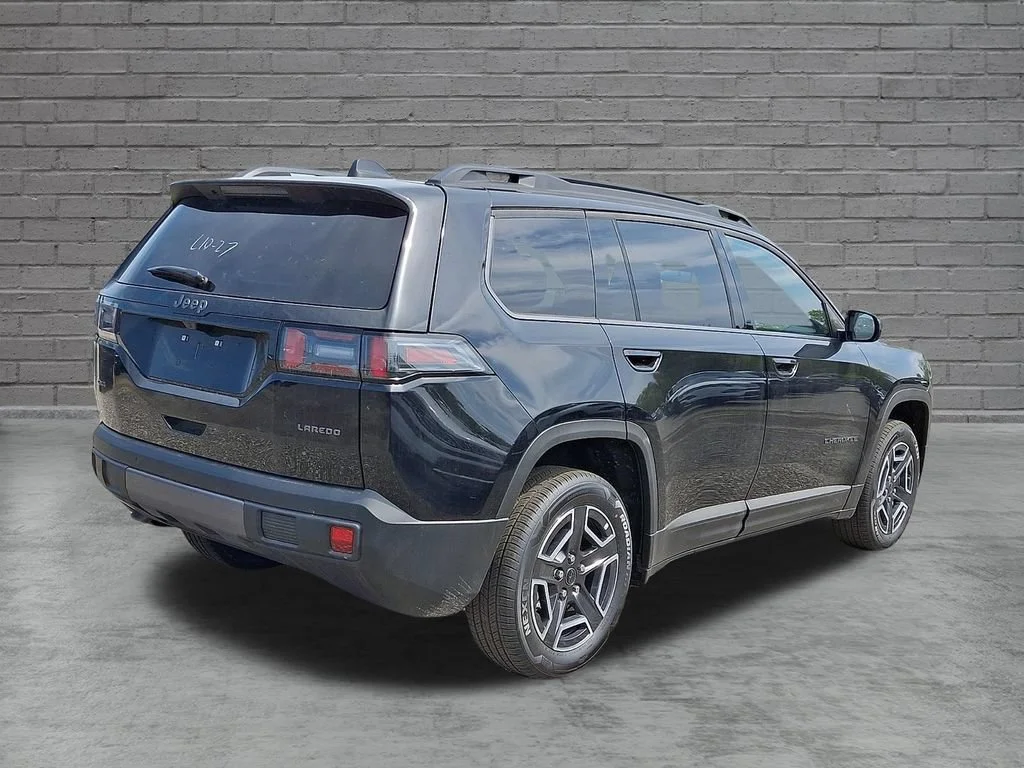 New 2026 Diamond Black Crystal Pearlcoat Jeep Laredo image 8