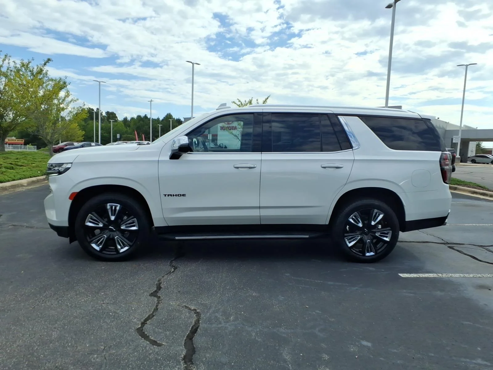 Used 2023 Summit White Chevrolet Premier image 3