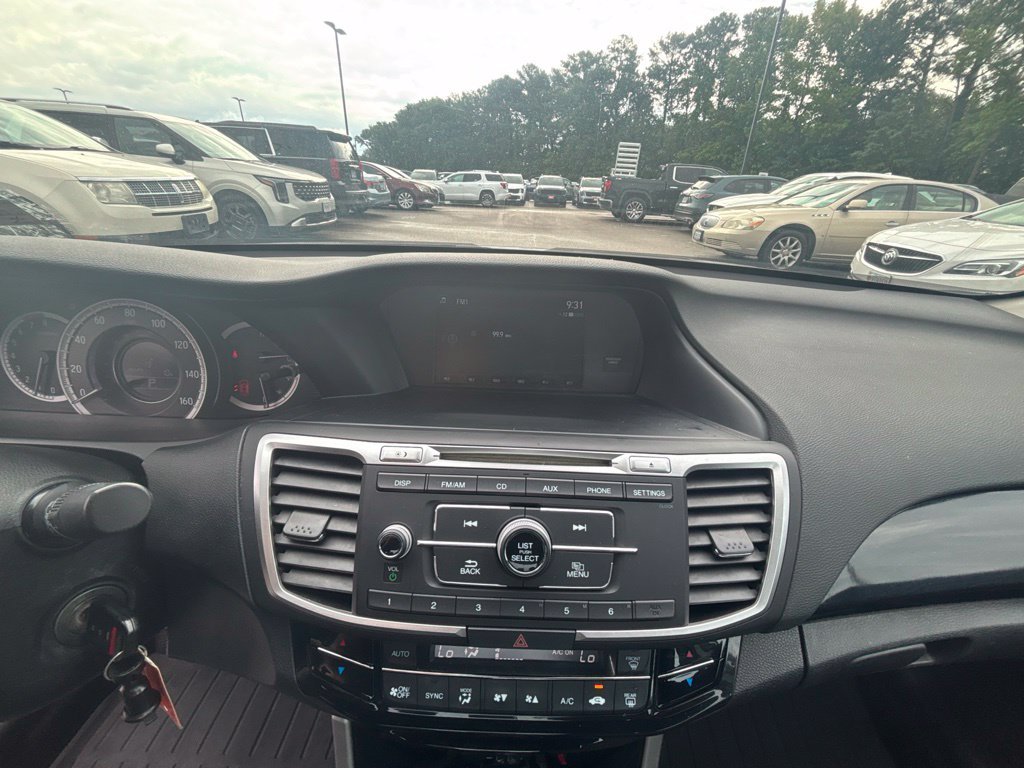 Used 2017 Silver Honda LX image 13