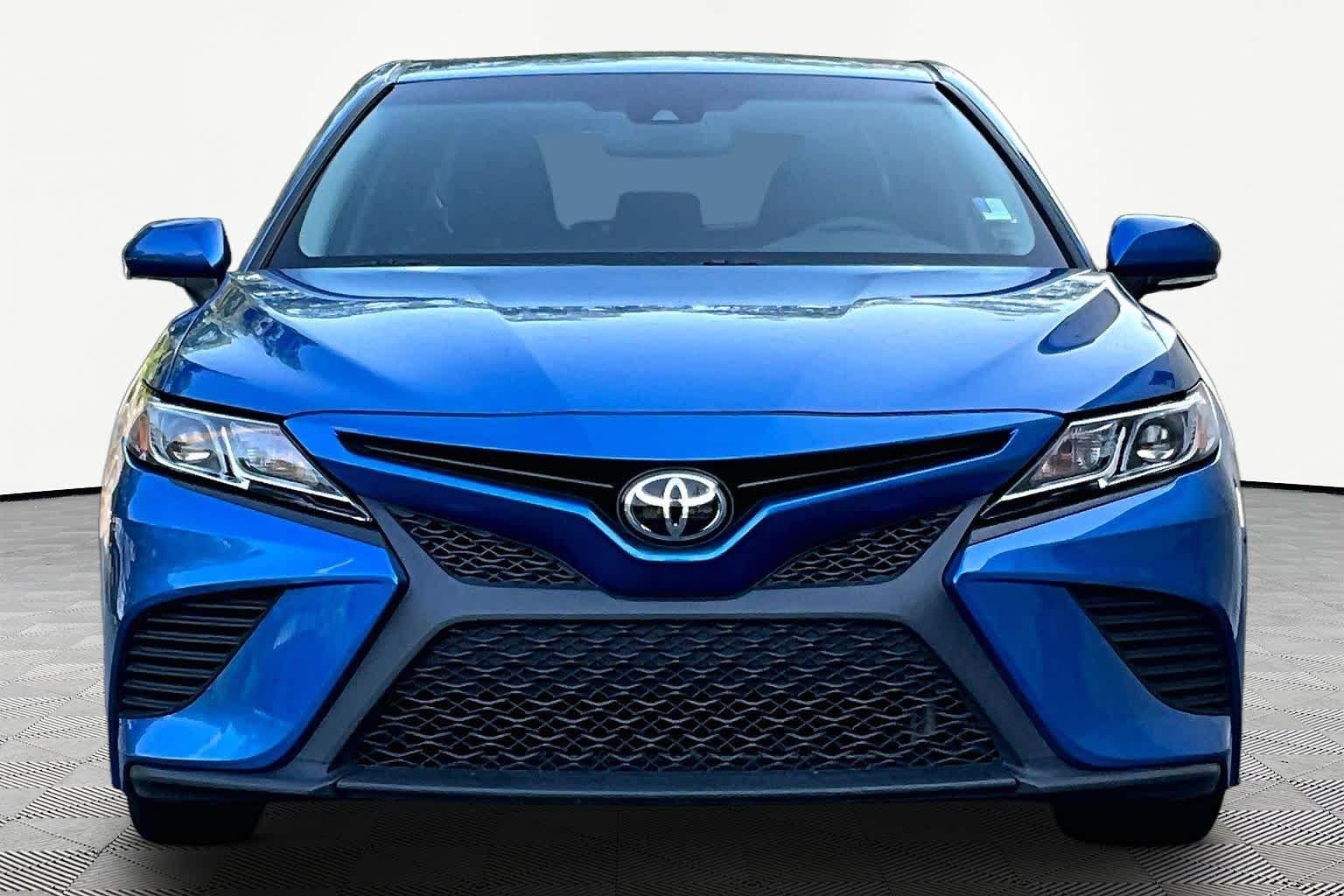 Used 2018 Blue Streak Metallic Toyota SE image 4